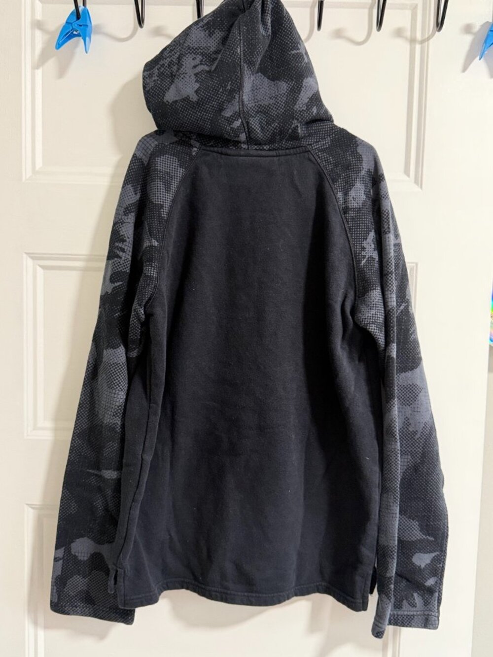Under Armour Boys ColdGear Camo Hoodie YLG – Black/Grey